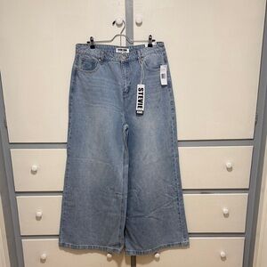 STEVIE ( STEVE MADDEN ) JEANS .